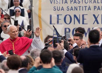 El Papa celebra el primer aniversario de su elección con una visita a Pompeya para rezar en el santuario