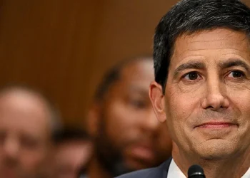 El Senado confirma a Kevin Warsh como presidente de la Fed mientras Trump presiona para bajar las tasas de interés