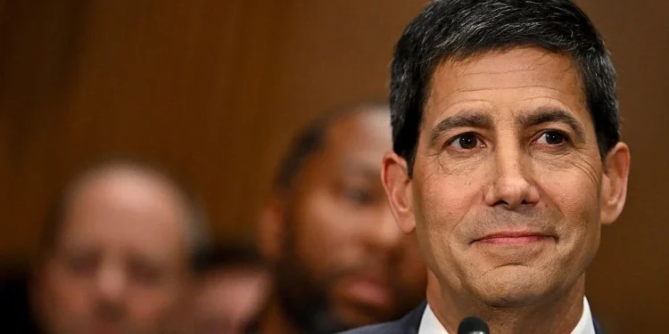 El Senado confirma a Kevin Warsh como presidente de la Fed mientras Trump presiona para bajar las tasas de interés