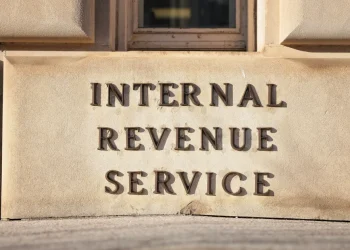 El acuerdo del Departamento de Justicia con Trump prohíbe al IRS tomar medidas contra él por declaraciones de impuestos antiguas
