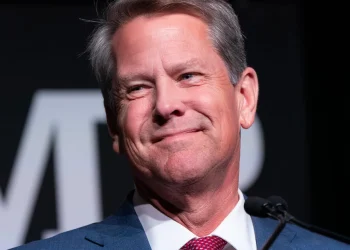 El gobernador de Georgia, Brian Kemp, convoca una sesión legislativa especial para rediseñar el mapa del Congreso tras el fallo de la Corte Suprema
