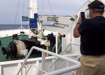 El jefe de la OMS busca tranquilizar a los tinerfeños ante la llegada del crucero por hantavirus
