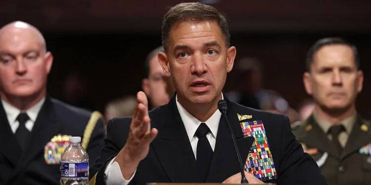 El jefe del CENTCOM dice a los senadores que el control de Irán sobre el Estrecho de Ormuz se ha debilitado, pero las amenazas persisten