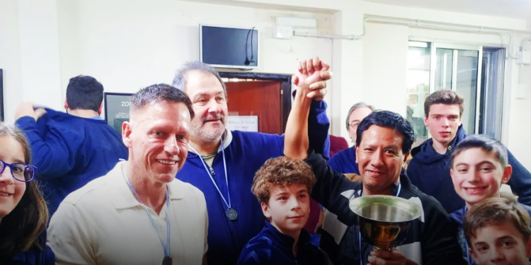 El magnate Peter Thiel jugó un torneo de ajedrez en el Abasto y quedó tercero