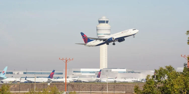 El nuevo sitio tiene como objetivo rastrear $12.5 mil millones en actualizaciones del sistema de control de tráfico aéreo