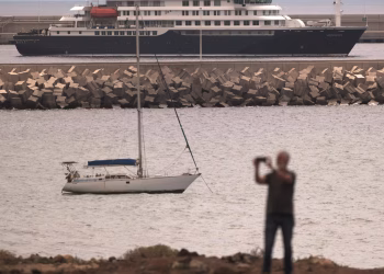 El operador del barco afectado por hantavirus espera más información antes de decidirse por los cruceros del barco