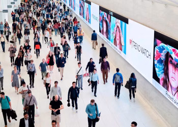 El optimismo de los jóvenes estadounidenses en el mercado laboral cae a medida que los adultos mayores se mantienen optimistas, según una nueva encuesta de Gallup