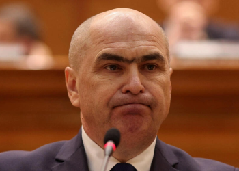 El parlamento de Rumanía destituyó al primer ministro y desató una fuerte crisis política