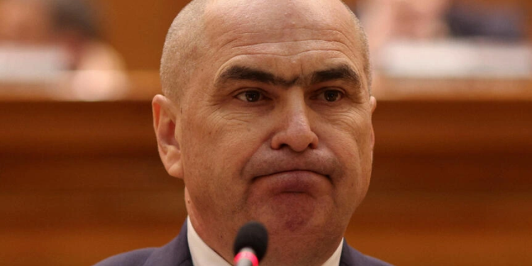 El parlamento de Rumanía destituyó al primer ministro y desató una fuerte crisis política