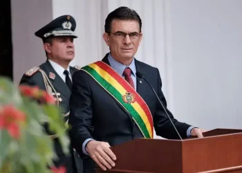 El presidente de Bolivia reducirá a la mitad su salario y de ministros