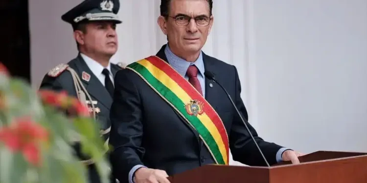 El presidente de Bolivia reducirá a la mitad su salario y de ministros