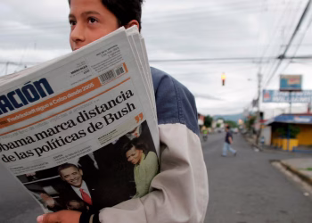 El principal periódico de Costa Rica dice que Estados Unidos revocó las visas de sus ejecutivos, lo que generó preocupaciones sobre la libertad de prensa