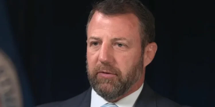 El secretario del DHS, Mullin, sobre el papel de ICE en la Copa Mundial de la FIFA: "No estamos allí para acorralar" a la gente El secretario del DHS, Mullin, sobre el papel de ICE en la Copa Mundial de la FIFA: "No estamos allí para acorralar" a la gente