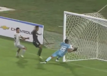 Escándalo en Panamá: un jugador acusó a su propio arquero de arreglar partidos tras un insólito gol en contra
