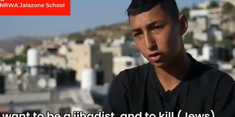 Escándalo en la UNRWA: un estudiante de una escuela de la ONU llamó a “matar judíos” y convertirse en mártir