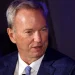 Estudiantes de la Universidad de Arizona abuchean a las porristas de IA de Eric Schmidt