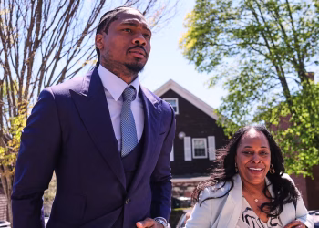 Ex empleado de Stefon Diggs subirá al estrado por segundo día en el juicio por agresión a un jugador de la NFL