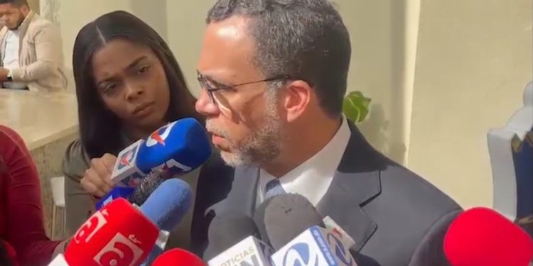 Excanciller Andrés Navarro urge Abinader explicar al país acuerdo con Estados Unidos para traer deportados de otros países Excanciller Andrés Navarro urge Abinader explicar al país acuerdo con Estados Unidos para traer deportados de otros países