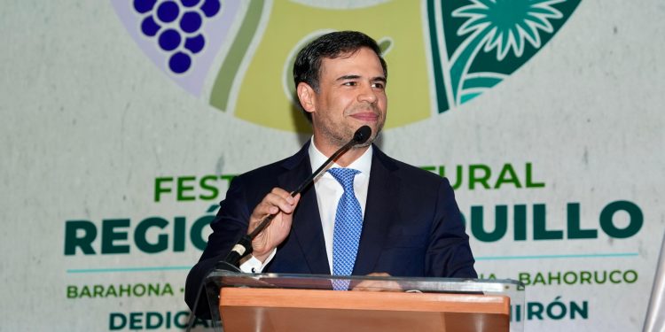 Festival Cultural de la Región Enriquillo cierra con reconocimientos del Senado y concierto