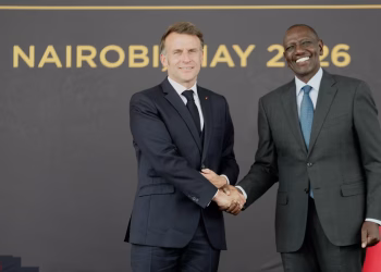 Francia corteja a África anglófona en una cumbre en Kenia
