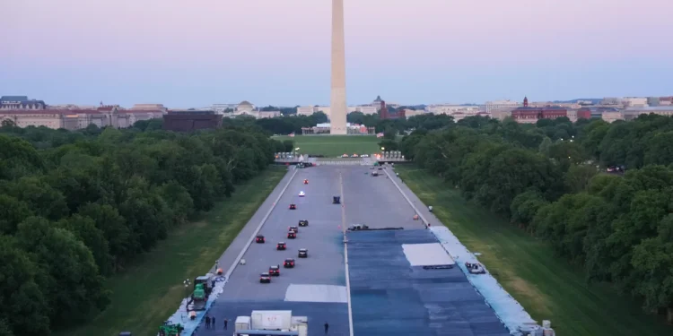 Grupo demanda para bloquear la repavimentación azul de Trump en Reflecting Pool en el Lincoln Memorial Grupo demanda para bloquear la repavimentación azul de Trump en Reflecting Pool en el Lincoln Memorial