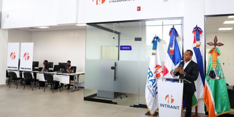 INTRANT inaugura oficina de licencias en CENARVE: ¿descentralización real o gestión de imagen? INTRANT abre nueva oficina de licencias en el centro de retención vehicular CENARVE en Santo Domingo Oeste