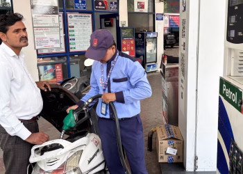 India aumenta los precios del combustible a medida que la crisis energética mundial aumenta la presión sobre la economía