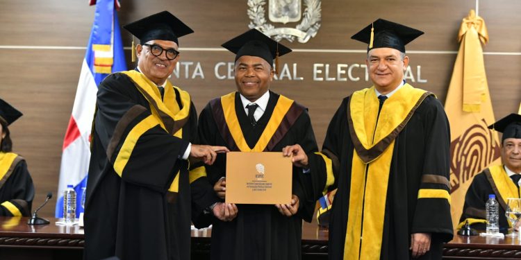 JCE- IESPEC celebra primera graduación ordinaria de Especialidad en Administración Política Electoral y anuncia “Cátedra Magistral Abigail Mejía” JCE- IESPEC celebra primera graduación ordinaria de Especialidad en Administración Política Electoral y anuncia “Cátedra Magistral Abigail Mejía”