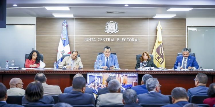 JCE rechaza recorte a fondos de partidos políticos