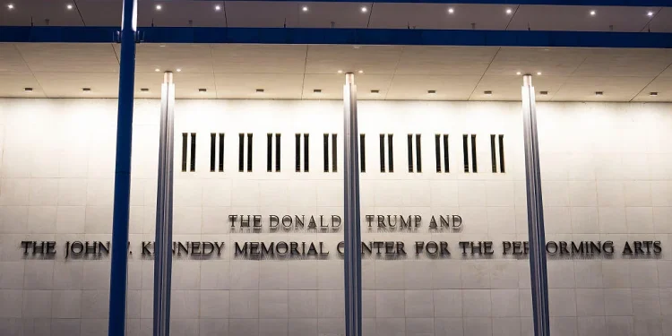 Juez bloquea el cierre del Kennedy Center y dice que la junta no puede agregar el nombre de Trump Juez bloquea el cierre del Kennedy Center y dice que la junta no puede agregar el nombre de Trump