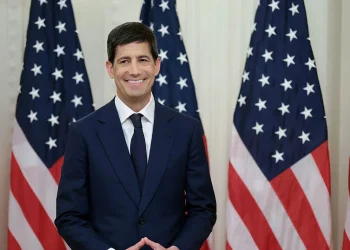 Kevin Warsh juró como nuevo presidente de la Reserva Federal en la Casa Blanca, en sustitución de Powell