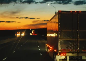 La Corte Suprema dictamina que el corredor de camiones puede ser considerado responsable del uso de transportistas peligrosos