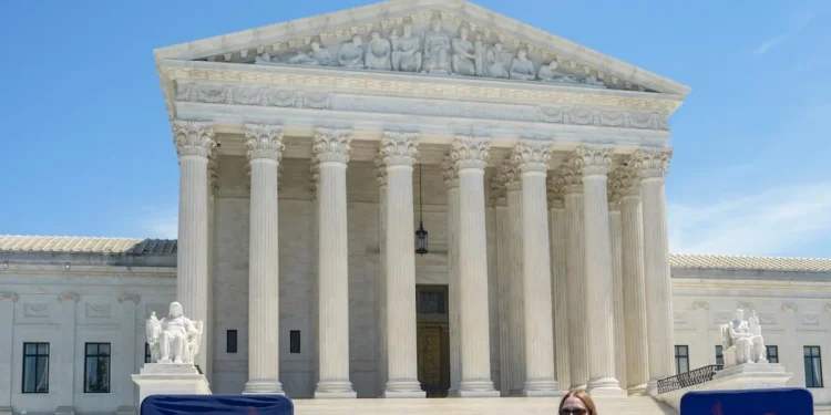 La Corte Suprema permite que el fallo sobre la redistribución de distritos de Luisiana entre en vigor de inmediato, lo que provocó palabras de enojo entre Alito y Jackson