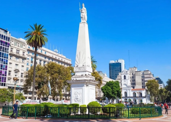 La historia detrás de la icónica Pirámide de Mayo
