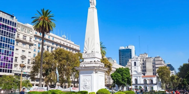 La historia detrás de la icónica Pirámide de Mayo