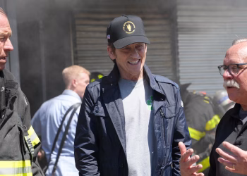 La 'idea loca' de Denis Leary somete a civiles a capacitación del FDNY para recaudar fondos