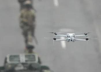 La prisa del Pentágono por contrarrestar la amenaza de los drones puede estar socavando los estándares de seguridad, advierte un especialista en seguridad de explosivos del ejército