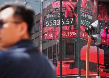 Las acciones asiáticas y los precios del petróleo están mixtos después de que Estados Unidos lanza ataques en el sur de Irán