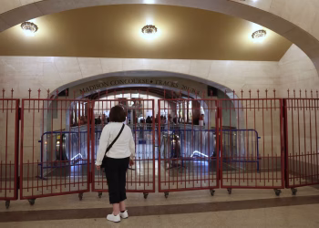 Las conversaciones para poner fin a una huelga que cerró el sistema ferroviario de cercanías más grande de Estados Unidos se reanudarán el lunes.