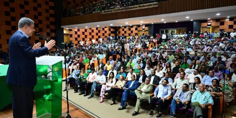 Leonel acusa al PRM de descuidar el interés nacional