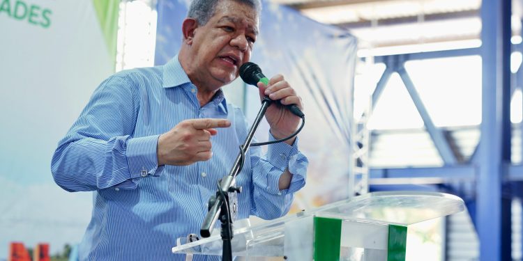 Leonel denuncia intimidación y chantaje del gobierno contra ciudadanos para impedir asistencia a acto de la FP en Samaná Leonel denuncia intimidación y chantaje del gobierno contra ciudadanos para impedir asistencia a acto de la FP en Samaná