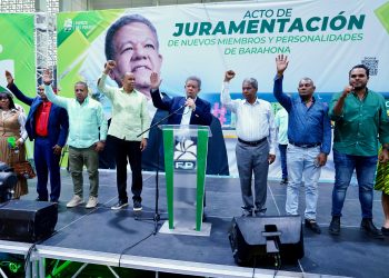 Leonel juramenta en Barahona a Pedro Peña Rubio y al exdiputado del PRM Miguel Florián