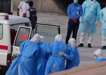 Lo último: 3 pasajeros de un crucero afectado por el virus evacuados a los Países Bajos