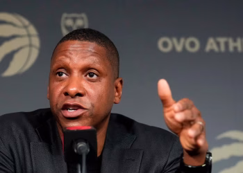 Los Mavericks contratan al ex ejecutivo de los Raptors Masai Ujiri como presidente y gobernador suplente