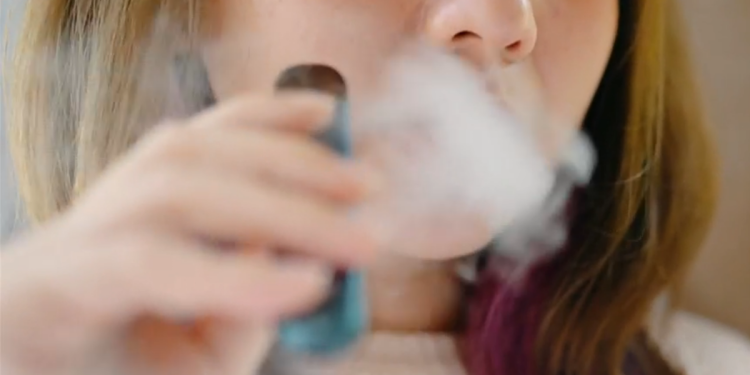 Los cigarrillos electrónicos con sabor a frutas para adultos aprobados por la FDA en un cambio importante bajo Trump Los cigarrillos electrónicos con sabor a frutas para adultos aprobados por la FDA en un cambio importante bajo Trump