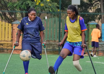 Los jugadores de fútbol amputados en Ruanda encuentran curación y un sentido de comunidad