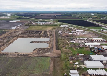 Los legisladores buscan tomar medidas enérgicas contra las tierras agrícolas estadounidenses de propiedad china mientras Trump se reúne con Xi Jinping