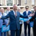 Los resultados de las elecciones en el Reino Unido marcan un "cambio histórico en la política británica", dice Farage, aliado de Trump, mientras los grandes partidos tambalean