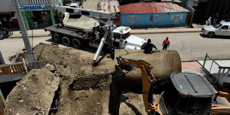 MICM y CECCOM desmantelan estación clandestina que operaba con tanques soterrados en San Juan MICM y CECCOM desmantelan estación clandestina que operaba con tanques soterrados en San Juan