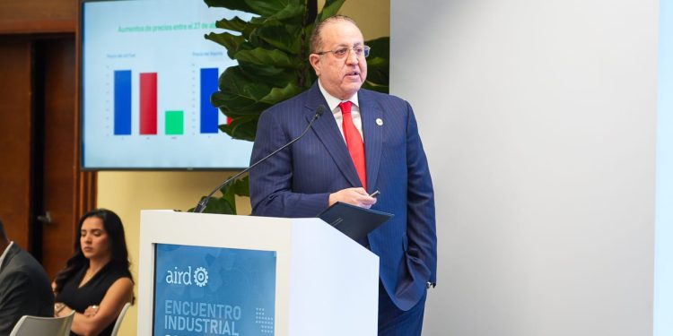 Magín Díaz: “Gobierno enfrenta crisis con responsabilidad fiscal y sensibilidad social”